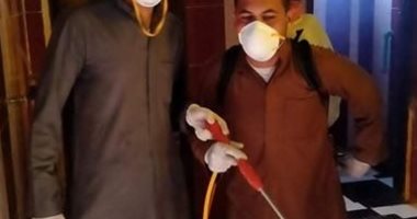 قارئ يشارك بصور لتعقيم المساجد وشوارع قرية نزة بأسيوط ضد فيروس كورونا