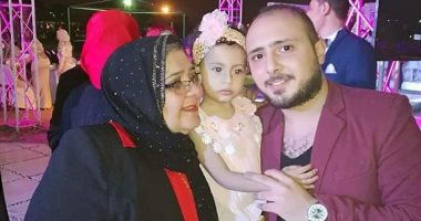 عيد على والدتك من البيت.. محمد يشارك بصورة ست الحبايب: يا رب يبارك فى صحتك