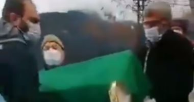 بدون وداع.. مراسم دفن سيدة مصابة بكورونا فى تركيا وسط تشديدات صحية.. فيديو