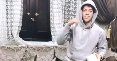 إمام عاشور يشارك فى تحدى المناديل ويتحدى أحمد عيد وعبد السلام