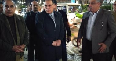 محافظ الشرقية ومدير الأمن يتفقدان غلق المحلات التجارية فى مواعيدها بالزقازيق 