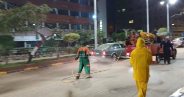 تطهير شوارع بنها بالتعاون مع إداره الأزمات والكوارث بالجامعة