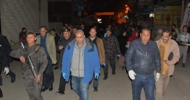 الأجهزة الأمنية بالإسكندرية تتابع غلق المحلات التجارية.. صور