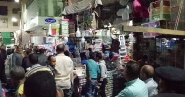 رئيس مدينة الأقصر يقود حملة ضد المطاعم والمقاهى المخالفة لقرار الغلق.. صور