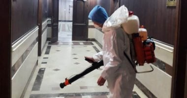 صور.. رش وتطهير وتعقيم المنشآت العامة والسياحية والكامبات بواحة سيوه 