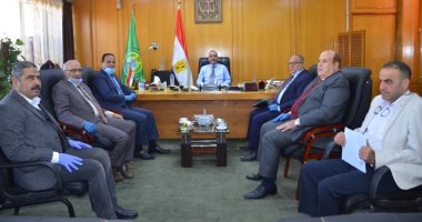 محافظ الإسماعيلية يلتقى نواب البرلمان لبحث الإجراءات الاحترازية لمواجهة كورونا