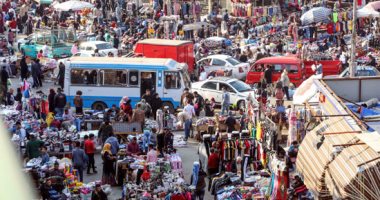 مصر هتحارب كورونا ولا العتبة.. زحام الآلاف فى السوق رغم التحذيرات