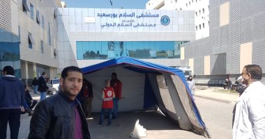 تركيب خيام بمستشفيات بورسعيد للكشف الأولى على أعراض كورونا.. صور