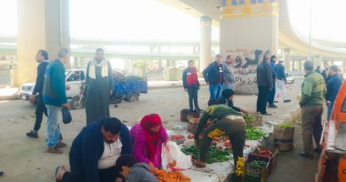 إزالة سوق عشوائى بمنطقة سندوب بالمنصورة لمجابهة انتشار فيروس كورونا