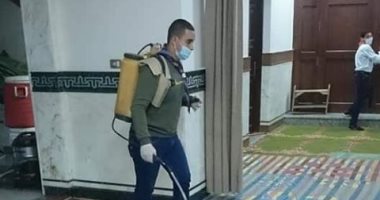شباب قرية الغابة بالشرقية ينطمون حملة لتطهير الشوارع والمحلات لمواجهة كورونا