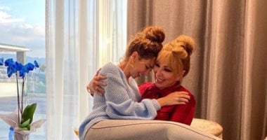ميريام فارس مع والدتها × 8 صور.. مين الأم ومين البنت  