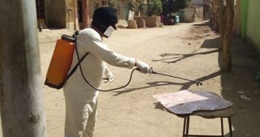 لمواجهة كورونا.. شباب قرية العمارية الشرقية بالمنيا يعقمون المساجد والشوارع