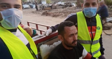 صور.. شباب عزبة البرنس ببنها يطهرون شوارعهم ضد الكورونا