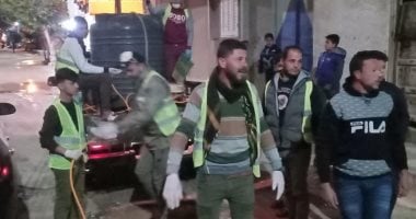 50 شابا من حى أبو صقل بالعريش ينفذون حملة تطهير وتعقيم للحى