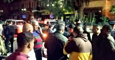 صور.. مدير أمن الأقصر والقيادات يتابعون قرارات غلق المحلات والمقاهى