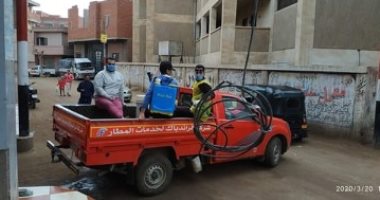 أهالى قرية سبك الضحاك بالمنوفية يعقمون الشوارع والمحلات التجارية