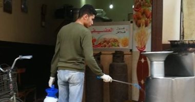 مبادرة شبابية لتعقيم وتطهير الشوارع فى عزبة البرج بدمياط.. صور 