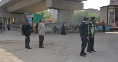 صور .. إزالة الأسواق العشوائية والإشغالات فى بنها لمنع الزحام والتجمعات