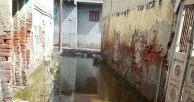 سكان كفر خزاعل بالغربية يشكون من تراكم مياه الأمطار