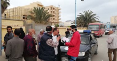 صور.. فرق الشباب المتطوعين يواصلون معركة الوعي ضد فيروس كورونا بمطروح