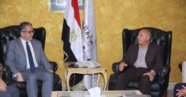النقل تخطط لتشغيل خط سكة حديد لربط الغردقة والأقصر لخدمة حركة السياحة