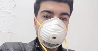 بالكمامة والجوانتى "هانى" يشارك فى مبادرة الوقاية من فيروس كورونا