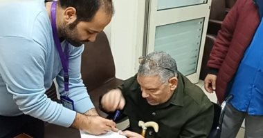 تسهيلات لكبار السن وذوى الإعاقة فى مصلحة الجوازات.. صور