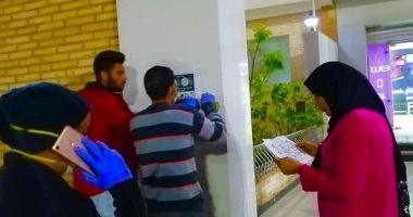 شباب مدينة غارب يوزعون ورقة إرشادات للوقاية من فيروس كورونا.. صور
