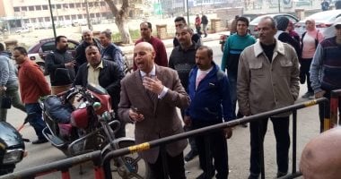 وكيل "صحة الشرقية" يقود حملة لتوعية المواطنين أثناء صرف المرتبات من ماكينات الصرف