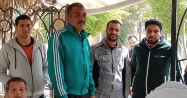 شباب متطوعون ينظمون حركة المواطنين بمكتب بريد الشيخ زويد لتخفيف الزحام.. صور