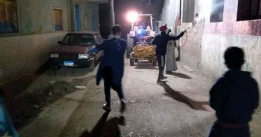 شباب قرية جريس بالمنيا يطهرون الشوارع