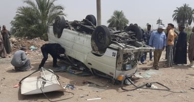  مصرع مواطن وإصابة 15 آخرين فى إصطدام ميكروباص بسيارة نقل بالأقصر