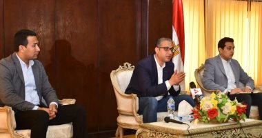 محافظ الفيوم يطلق مبادرة "ايد واحدة ضد الكورونا" بمشاركة الجمعيات والأحزاب