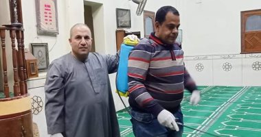 شباب قرية الغريب بزفتى يعقمون المساجد و الطرقات