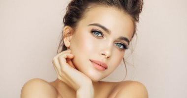 اعرفى إزاى تعملى مكياج طبيعى فى 7 خطوات قبل الاجتماع أون لاين 