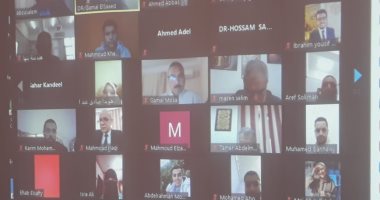 رئيس جامعة بنها يجتمع بعمداء الكليات والطلاب عبر الفيديو كونفرانس