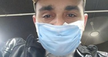 بالجوانتى والكمامة  قارئ يشارك فى مبادرة "اليوم السابع" للوقاية من كورونا