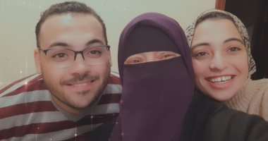 فى شهر الأم.. أحمد لوالدته " ربنا يخليكي ليا يا أحن أم"