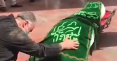 فيديو.. تشييع جنازة "حماة نجل مرشد إيران" بعد إصابتها بفيروس كورونا