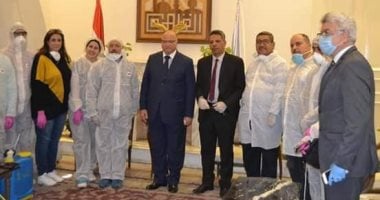 صور.. حملات تعقيم فى دواوين محافظة القاهرة للوقاية من كورونا