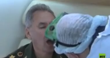 شاهد.. إجراءات كشف فيروس كورونا على وزير الدفاع الروسى عقب عودته من سوريا 