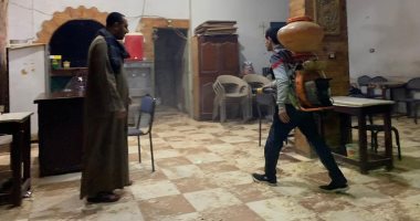 فيها حاجة حلوة.. مبادرة شبابية لتعقيم المحلات ضد كورونا بسوهاج