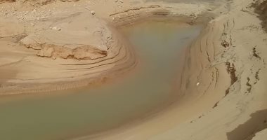 جمال الطبيعة فى شمال سيناء.. بحيرات "مياه السيول" ترسم لوحة فنية على الرمال