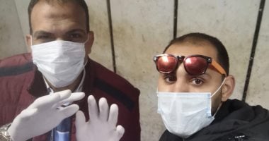 بالجوانتى والكمامة محمد يشارك فى مبادرة "اليوم السابع" للوقاية من كورونا