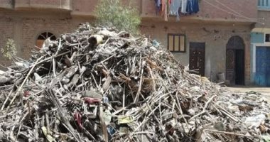 سيبها علينا.. شكوى من انتشار القمامة بقرية الحجة بحرية بسوهاج