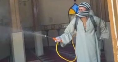 شباب قرية السمطا بسوهاج يشاركون فى حملة لتطهير الشوارع ضد فيروس كورونا