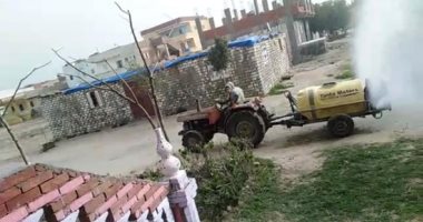اهالى قرية بالدلنجات في البحيرة يعقمون الشوارع والمنازل بسبب كورونا.. صور