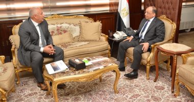 وزير التنمية المحلية يبحث مع محافظ الوادى الجديد مواجهة كورونا