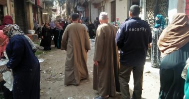 صور.. فض سوق سنتريس بالمنوفية.. وعمدة القرية يناشد الأهالى تجنب الزحام