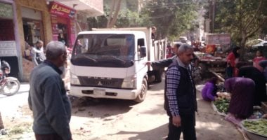 صور.. فض أسواق كفر الرجالات وإمياي بطوخ وتحرير محاضر للمخالفين